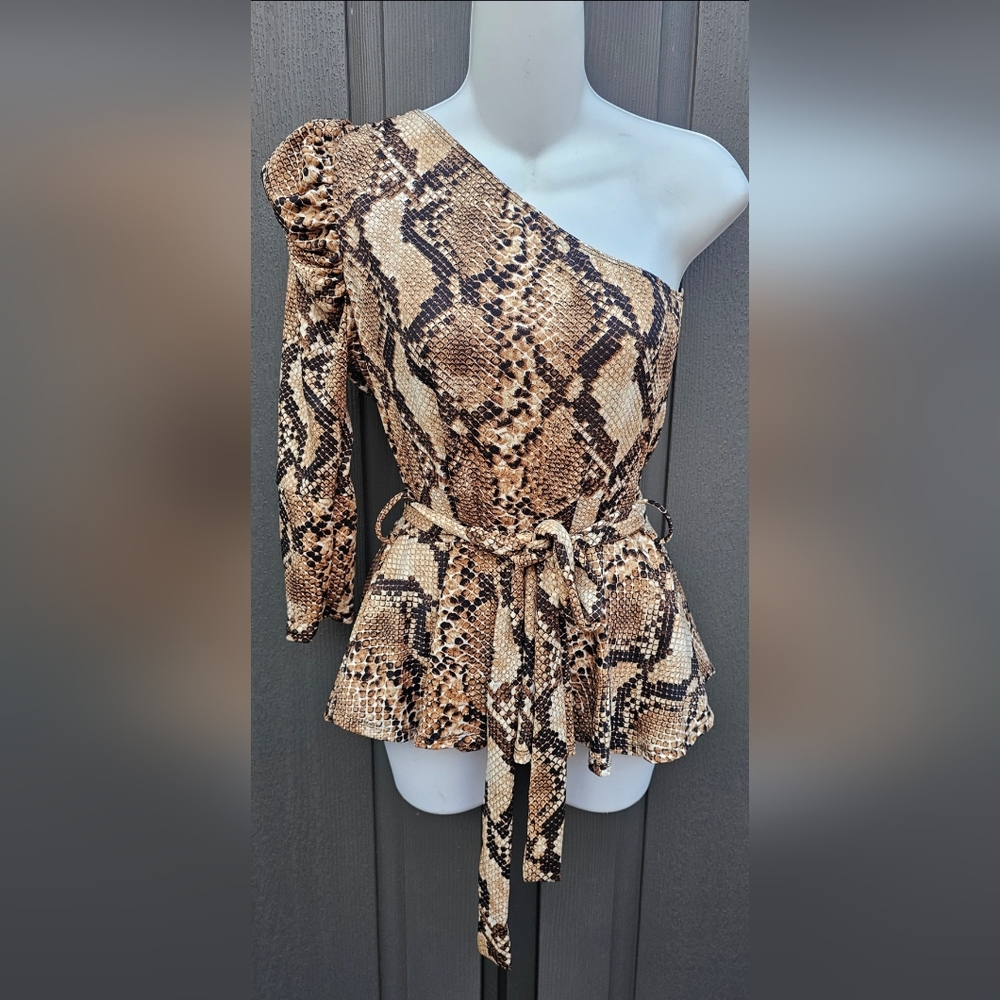 MEDIUM SIZE SNAKE PRINT ONE-SHOULDER TOP
